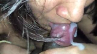 Chennai’s wife gives a blowjob to the manager and makes him cum