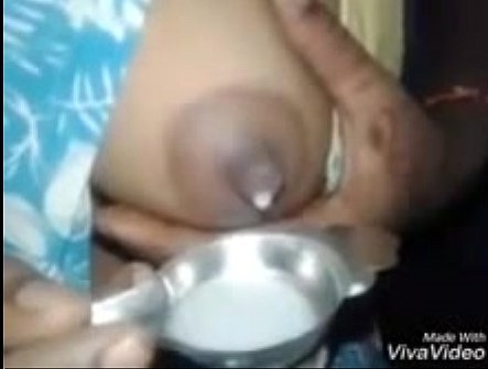35-year-old mom milky boobs video