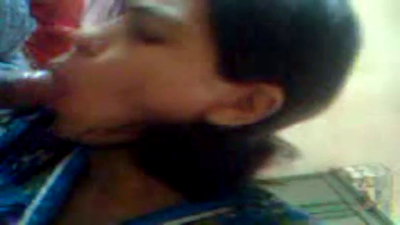 College girlfriend loves to do blowjob sex