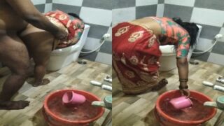 The maid fucked in a saree in the bathroom