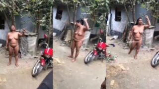 Desi aunty shows nude boobs in outdoor