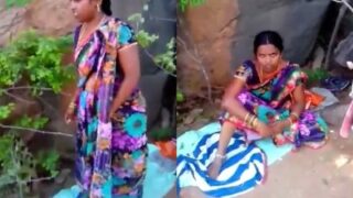 Pollachi real item aunty had sex and wear saree in outdoor