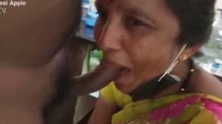 Chennai Maid aunty gives to blowjob to manager