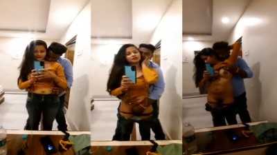 Pondicherry college girl romance with bf in bathroom