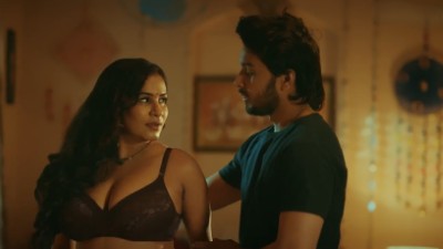 Sexy Aunty mesmerize young bf and have sex in xxx movie