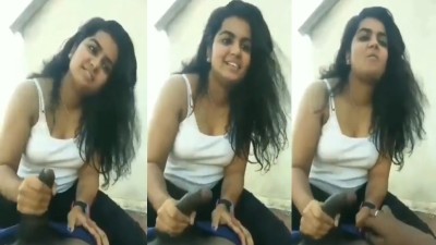 Model Actress gives a handjob to a assistant director