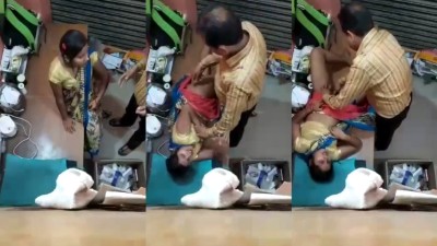Coimbatore Doctor seduce local housewife by fingering pussy