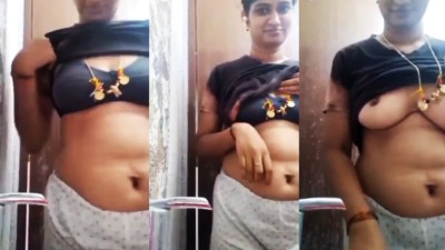 Desi aunty strip her inners and explore her mulai with fun