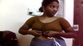 Madurai nattukattai aunty wear jacket on her dark boobs