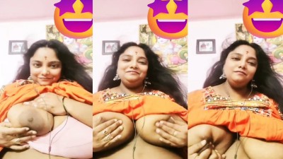 Tirupur chubby aunty pressing her nude mega boobs