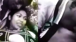 Coimbatore unmarried ponnu outdoor boobs sucking clip