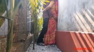 Aunty and neighbor paiyan saree fucking on garden