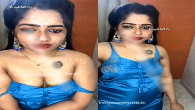 Actress sexy mulai on live to tempt men with lusty moves