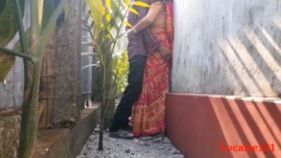Aunty and neighbor paiyan saree fucking on garden