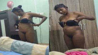 Sri Lankan housewife wear bra with nude pussy