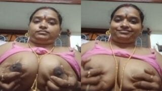 Madurai mallu old aunty Malathi pressing her huge mulai