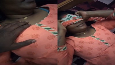 Velacheri aunty boobs pressing with ool talk