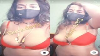 Chennai aunty item live boobs pressing sex talk clip