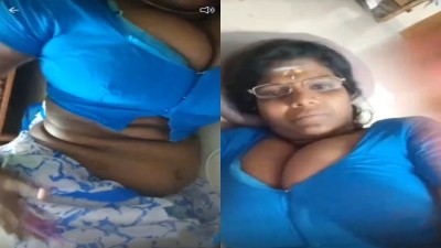 Kanchipuram mami shows her big boobs in blue jacket