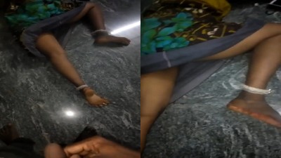 Madurai neighbor paiyan rubbing her aunty pundai in nighty