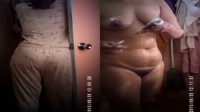 Sexy housewife cloths strips and quick bath nude clip